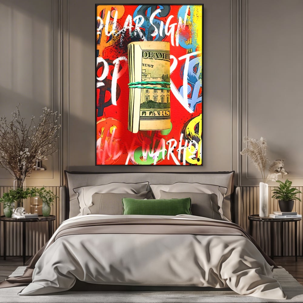 Tablou canvas cu tablou canvas cu teanc de dolari, in rama de aluminiu negru, pe perete intr-un dormitor